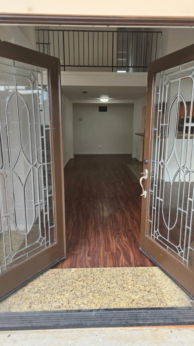 Building Photo - 3763 Via Del Bardo