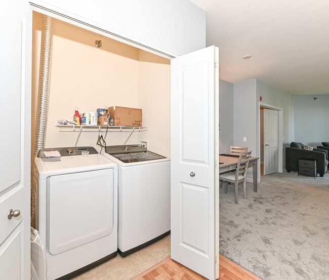 Building Photo - 4130 S Lake Dr