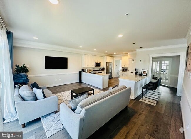 Building Photo - 3400 Landing Way