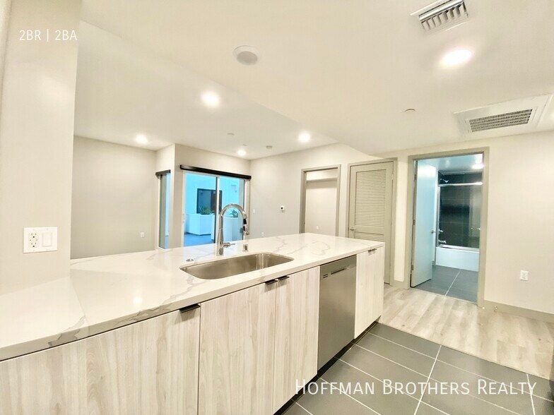 Building Photo - 1532 Brockton Ave