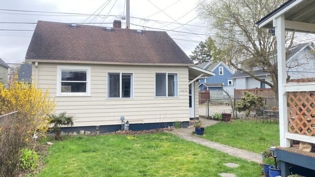 Building Photo - 3116 1/2 N 8th St-