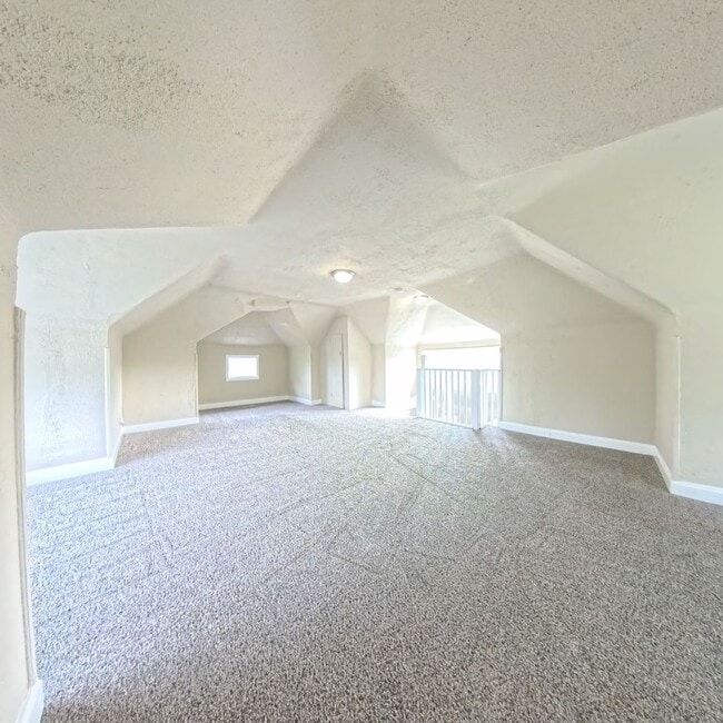 Building Photo - Updated 6 bedroom 2 bathroom home