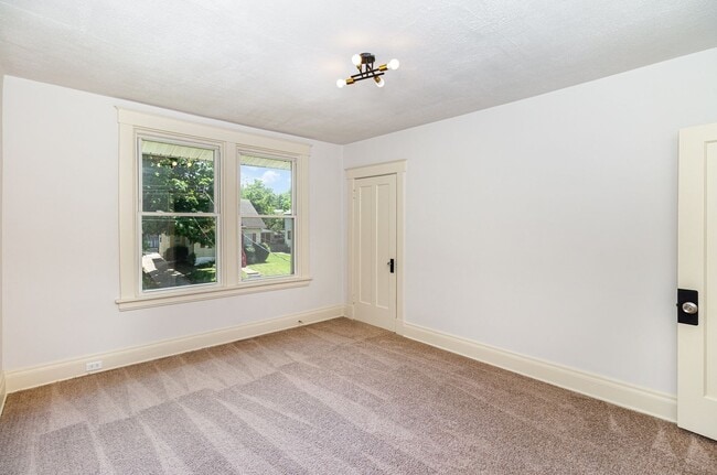 Building Photo - Chic Comfort & Space in North College Hill