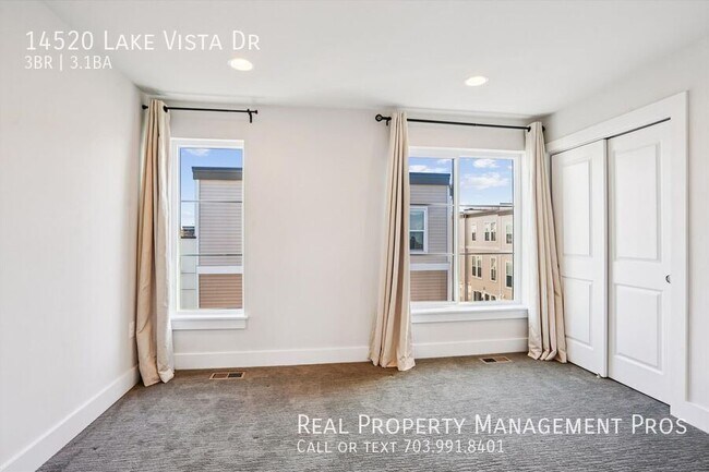 Building Photo - 14520 Lake Vista Dr