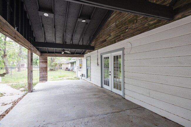 Primary Photo - 1419 W Donovan St