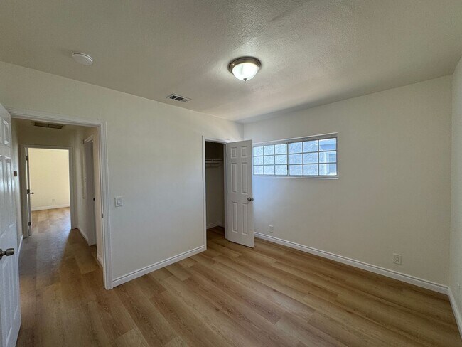 Building Photo - Single Family 3bd 2ba + Office Space