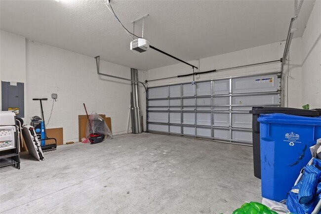 Building Photo - 16980 Oval Rum Dr