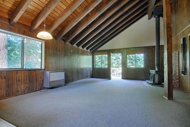 Building Photo - LONG-TERM RENTAL: Upper Floor Unit in Duplex with Washer/Dryer & Wood Stove!