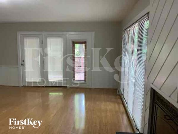 Building Photo - 4230 Wedge Dr
