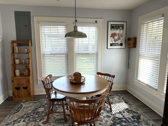 Building Photo - 606 N Polk St