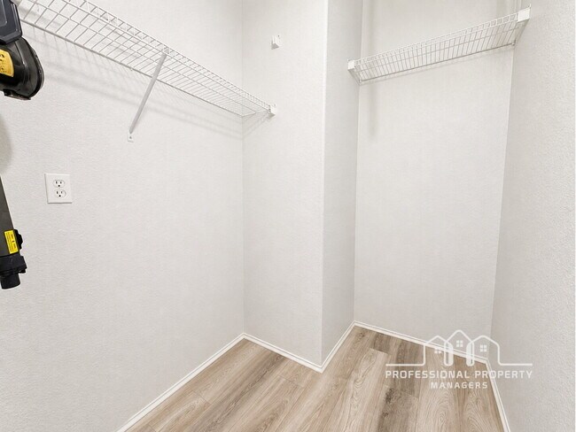 Building Photo - 3-bedroom, 2-bathroom home in West Wellton