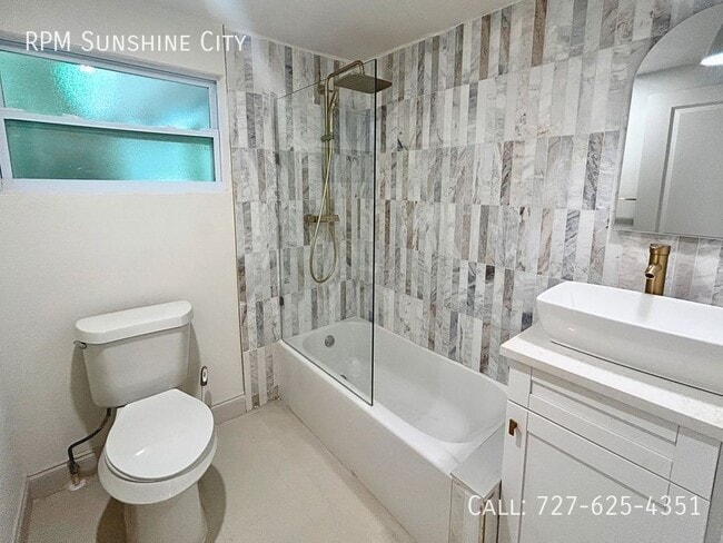 Building Photo - Newly Renovated 2-Bed, 1-Bath Duplex with ...