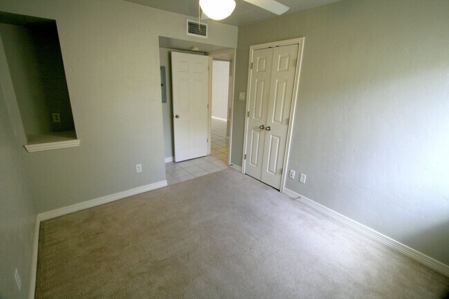 Building Photo - 4402 Boyett St