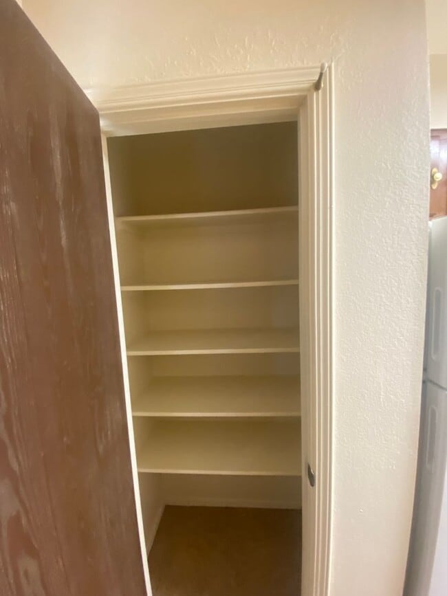 Building Photo - los-2940