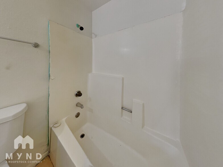 Building Photo - 2708 E Tierra Buena Ln