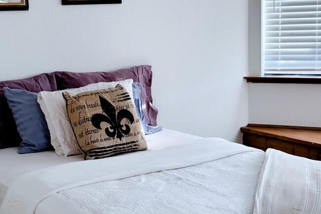 Building Photo - 695 Ketch Ct