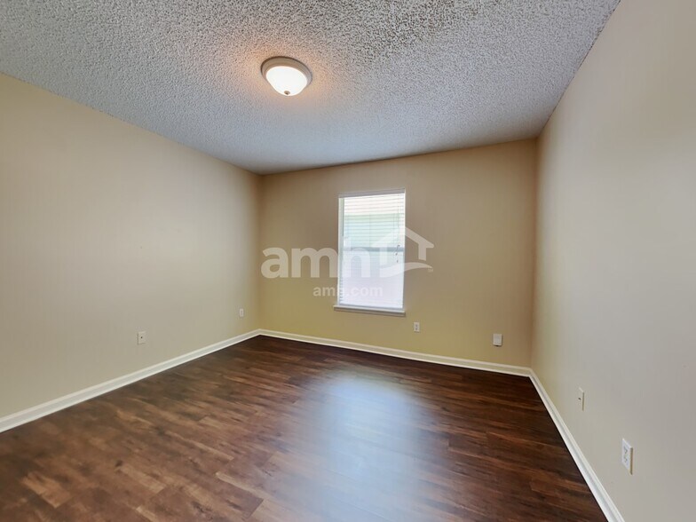 Building Photo - 357 Maplewood Dr