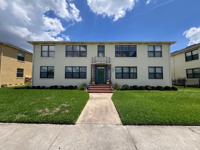 Primary Photo - Beautiful renovated 1 bedroom Condo with R...