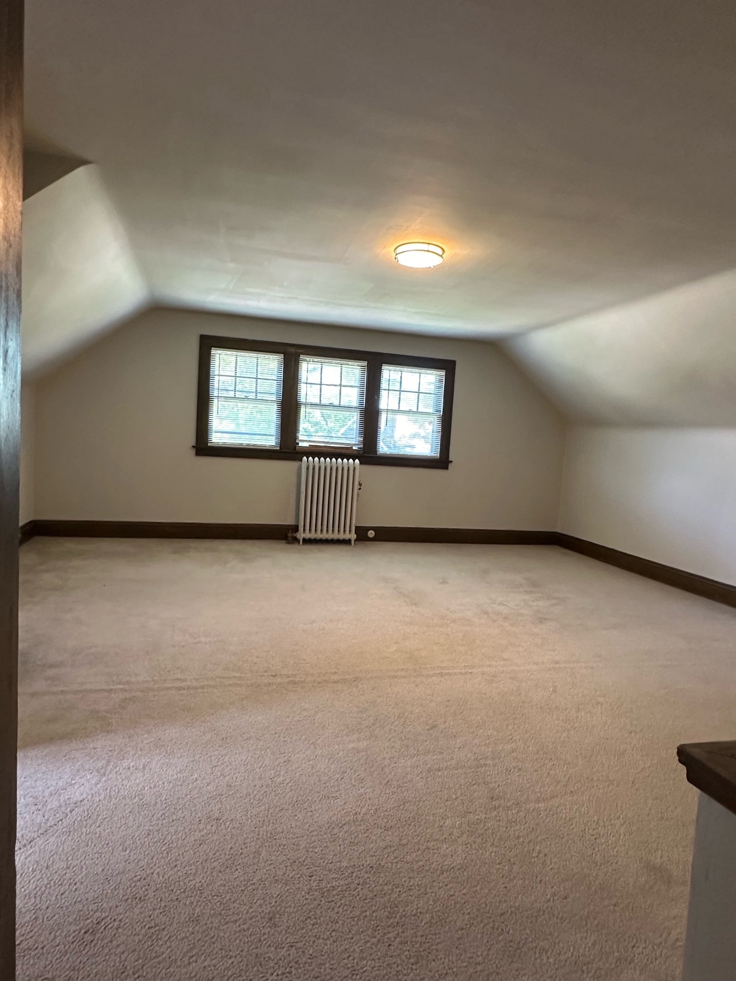 Building Photo - 2433 Woodmere Dr