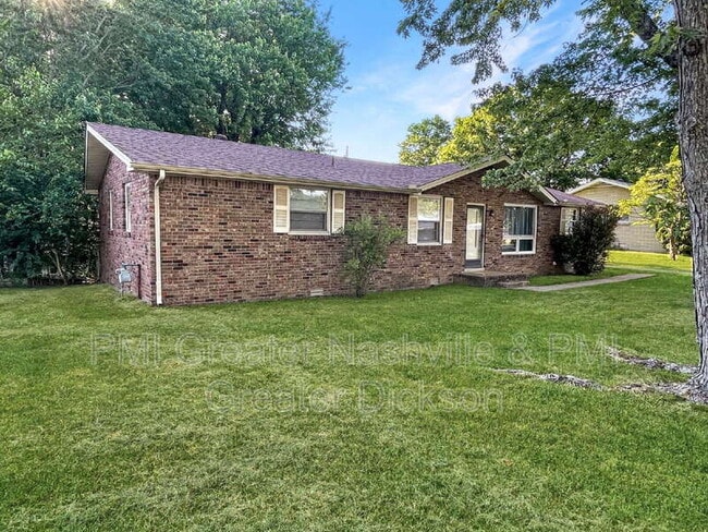 Building Photo - 320 Mockingbird Ln