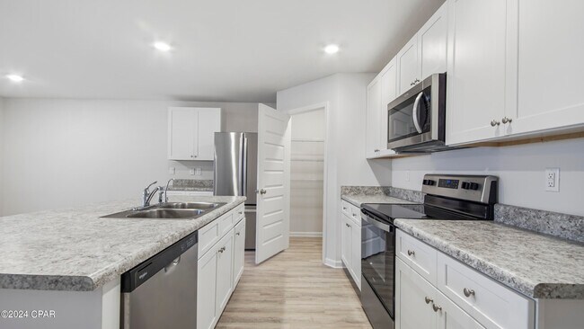 Building Photo - 5037 Rivergrass Dr