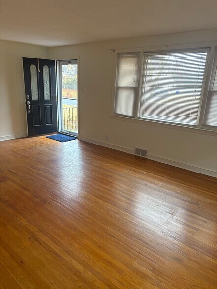 Building Photo - 644 Rosenthal Ave