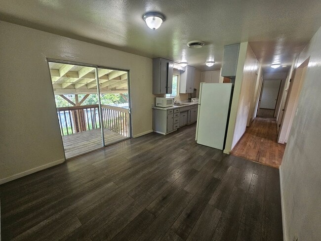 Building Photo - 3 Bedroom 1 Bathroom Home For Rent in Tehama!