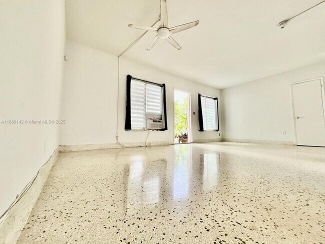 Building Photo - 2101 SW 3rd Ave