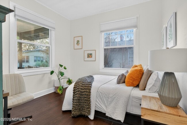 Building Photo - 1903 Dewey Pl