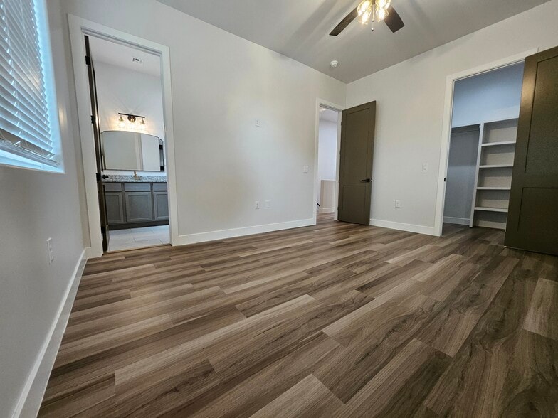 Building Photo - 1003 N Armijo St