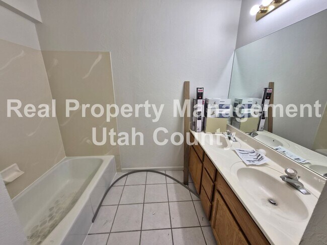 Building Photo - Orem Townhome New Flooring Finished soon