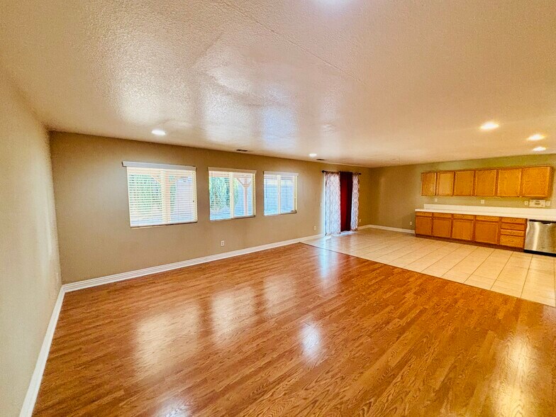 Building Photo - 2064 W Avenue K6