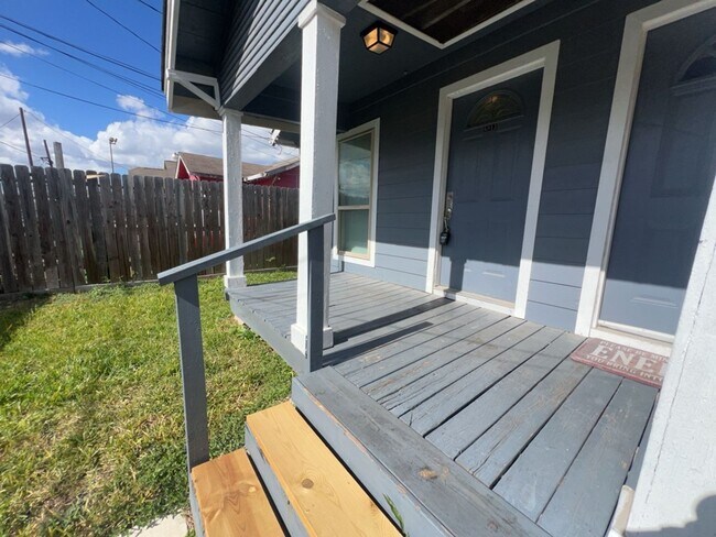 Building Photo - 6915 Avenue L