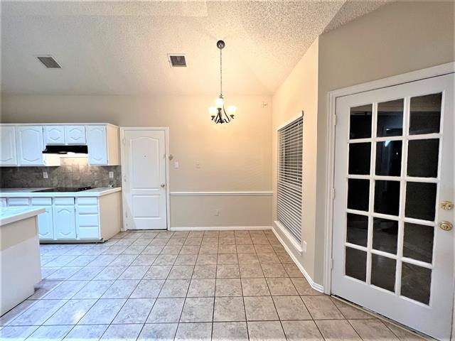 Building Photo - 705 Pine Lakes Dr