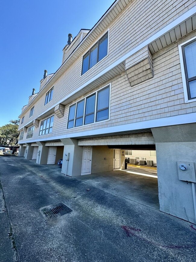 Building Photo - LYNNHAVEN SHORES - Starfish Condo
