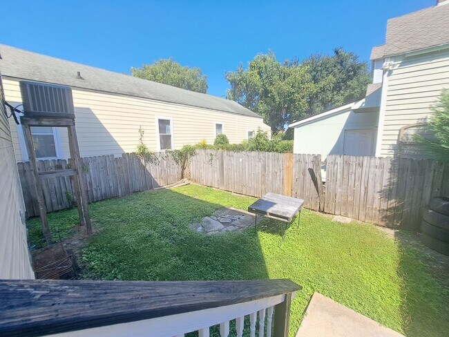 Building Photo - ***$500 Move-In Special***3BR/2BA SINGLE F...