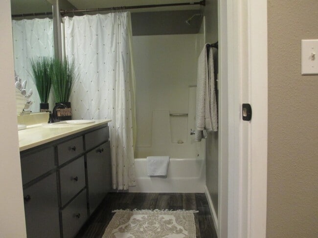 Building Photo - Lompoc Village Townhouse