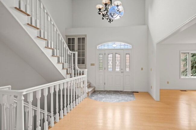 Building Photo - Custom Boulder 4 Bedroom + Finished Basement