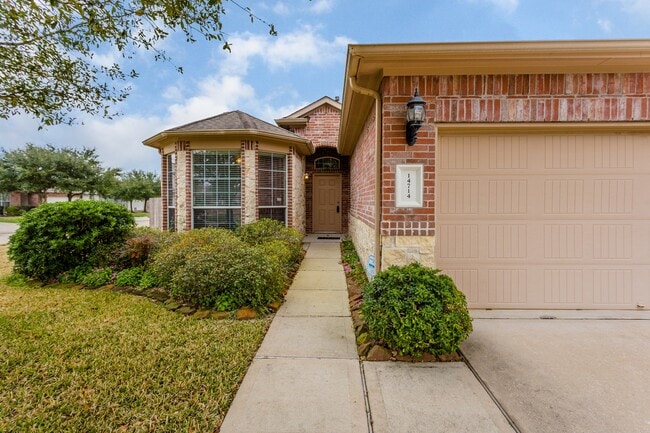 Building Photo - 14714 Salamanca Ct