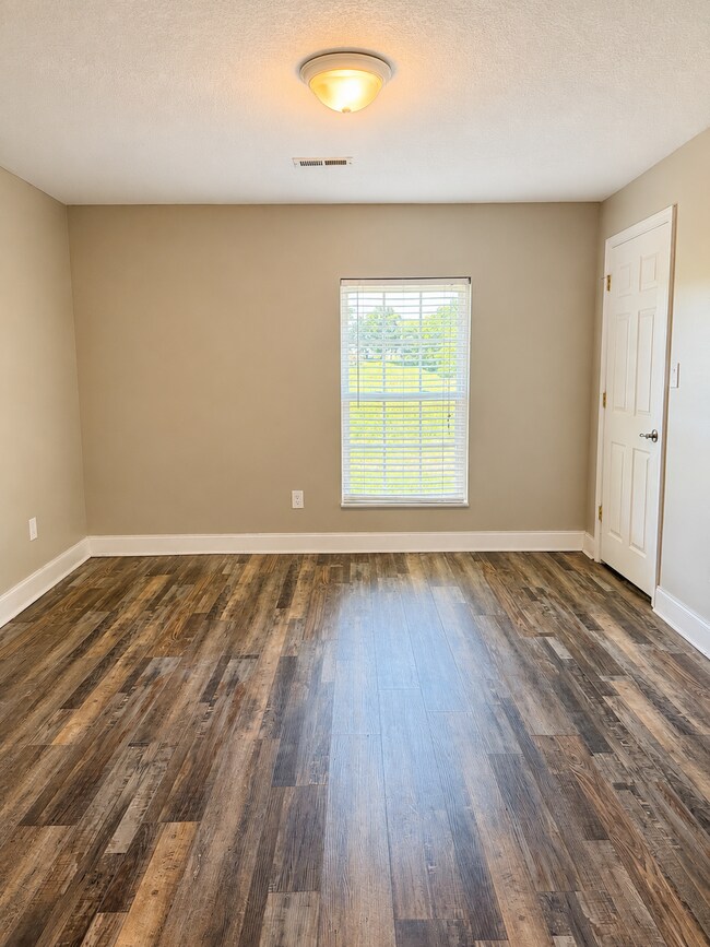 Building Photo - 2709 Montvale Rd
