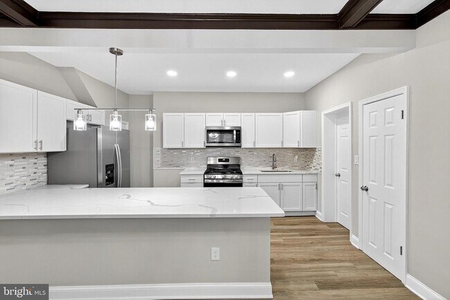 Building Photo - 2417 Washington St