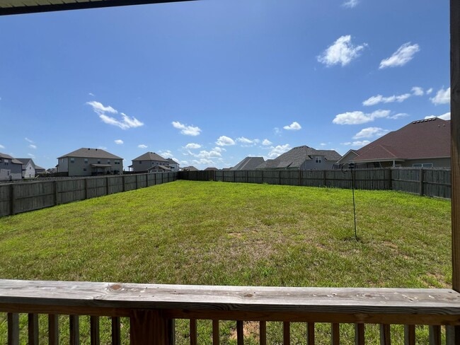 Building Photo - 5 Bedroom 2 1/2 Bathroom Home