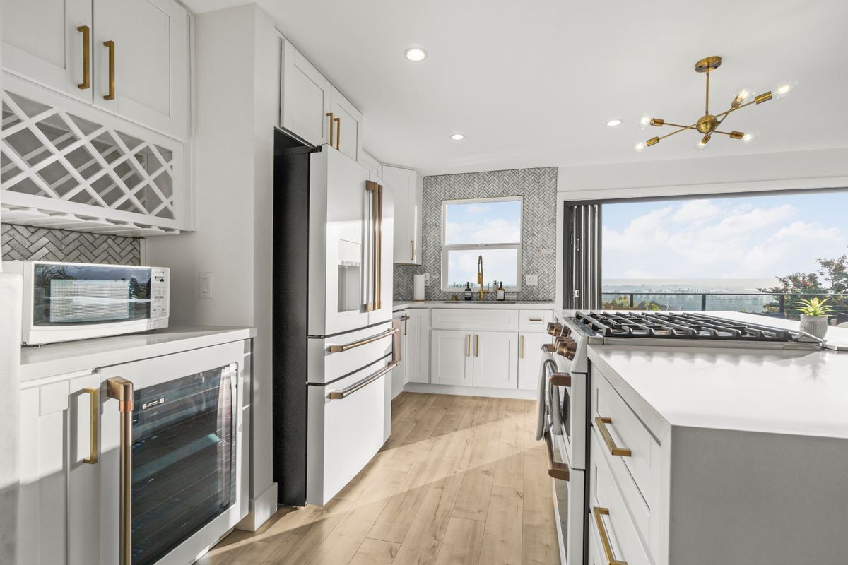 Building Photo - 2125 W California St