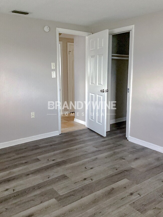Building Photo - 7317 Oak Crest Dr