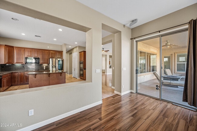 Building Photo - 2122 W Red Range Way