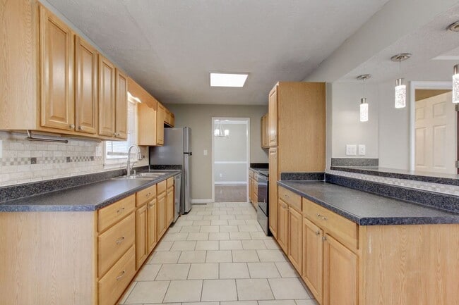 Building Photo - Three Bedroom in Hopkinsville, KY