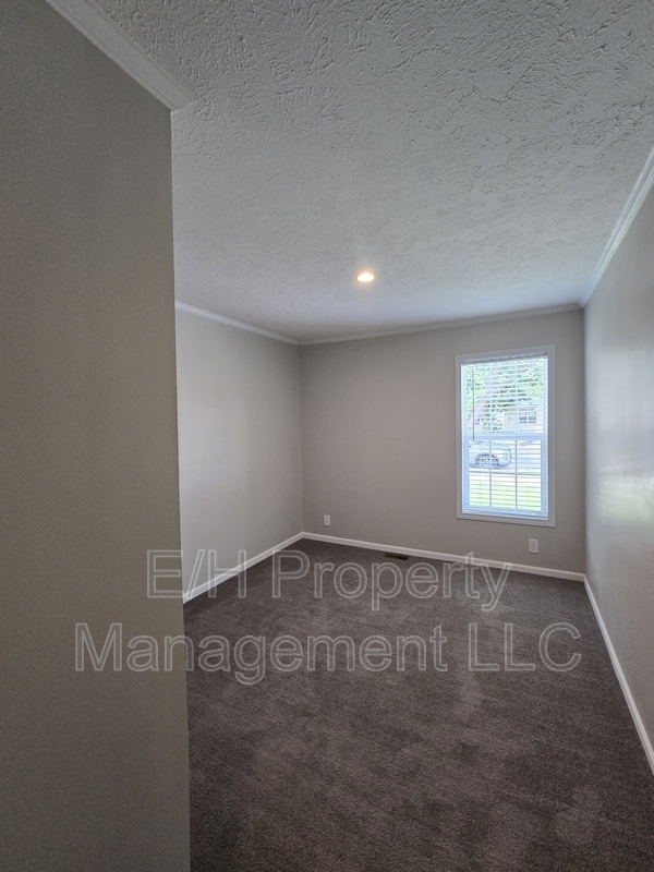 Building Photo - 501 S Edwards Ave