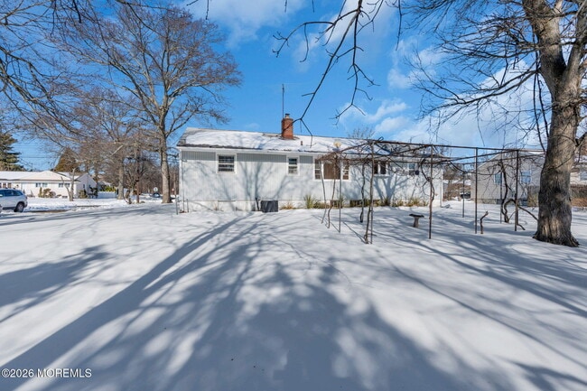 Building Photo - 7 Klein St