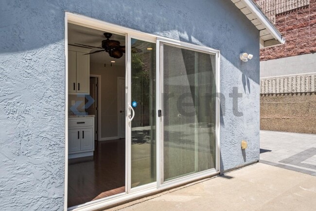 Building Photo - Unit ADU