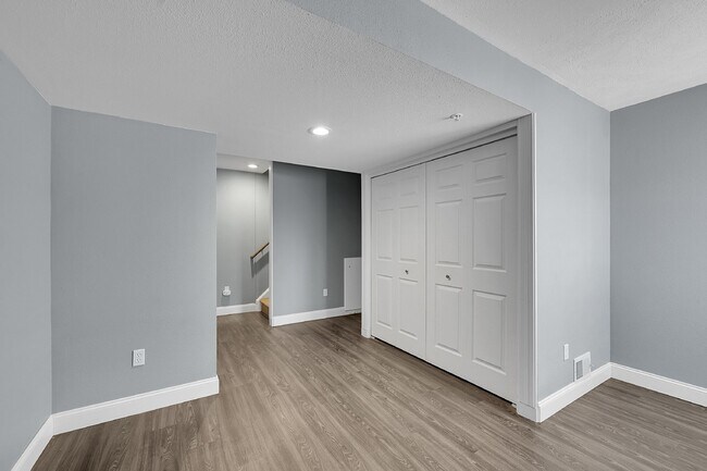 Building Photo - $3,150.00 - 2 Beds, 2.5 Baths, Apartment i...